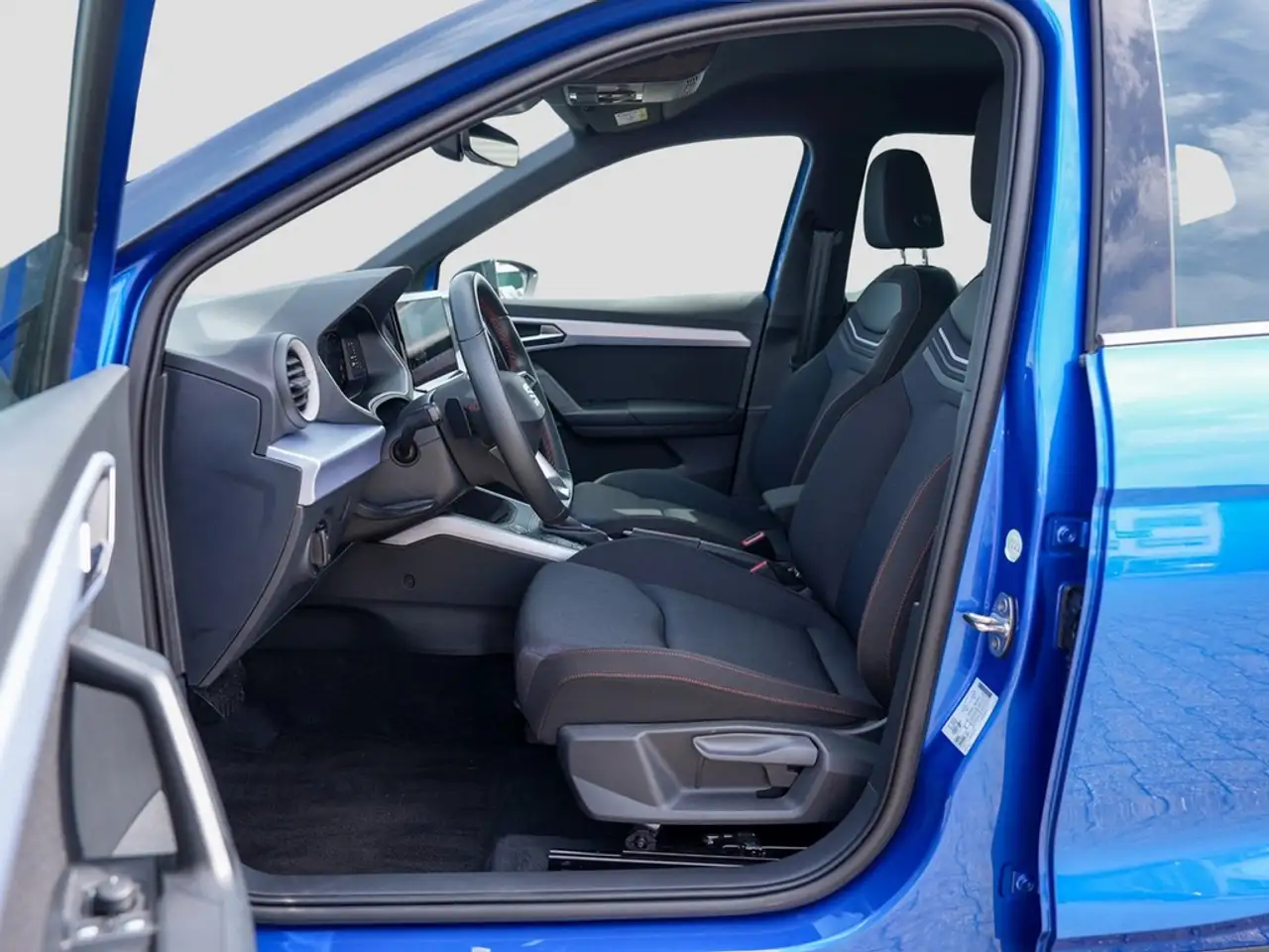 SEAT Arona 1.0 TSI DSG FR /Navi/LED/ACC/RFK/Full-Link — Galería del vehículo 20