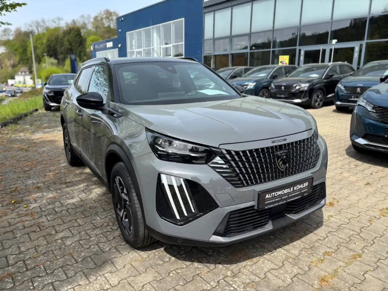 Peugeot 2008 Neuer GT PureTech 130 EAT8 KAMERA MASSAGE — Galerie du véhicule 3