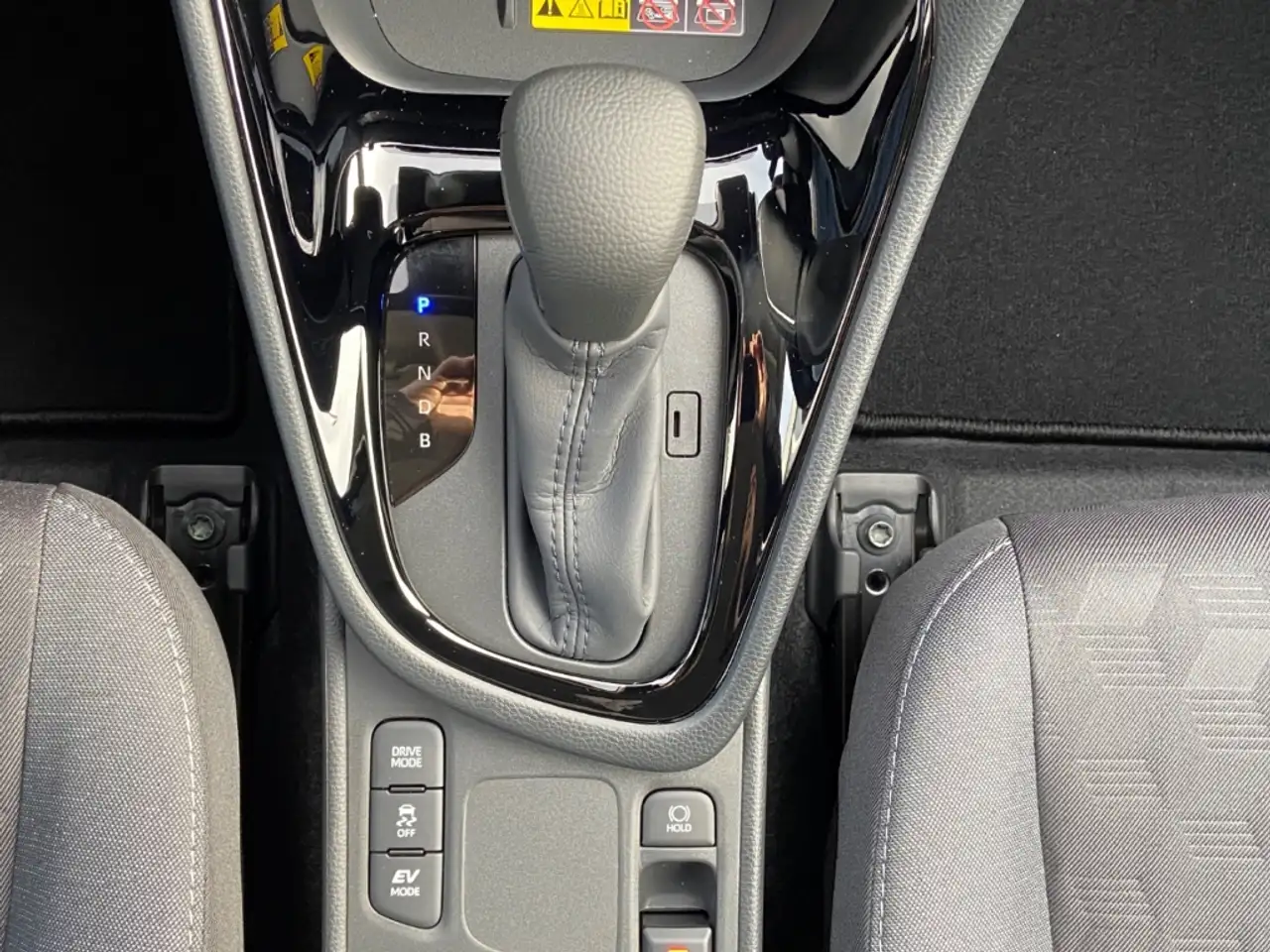 Toyota Yaris Hybrid Team D LED ACC Apple CarPlay Android Auto, — Galerie du véhicule 18