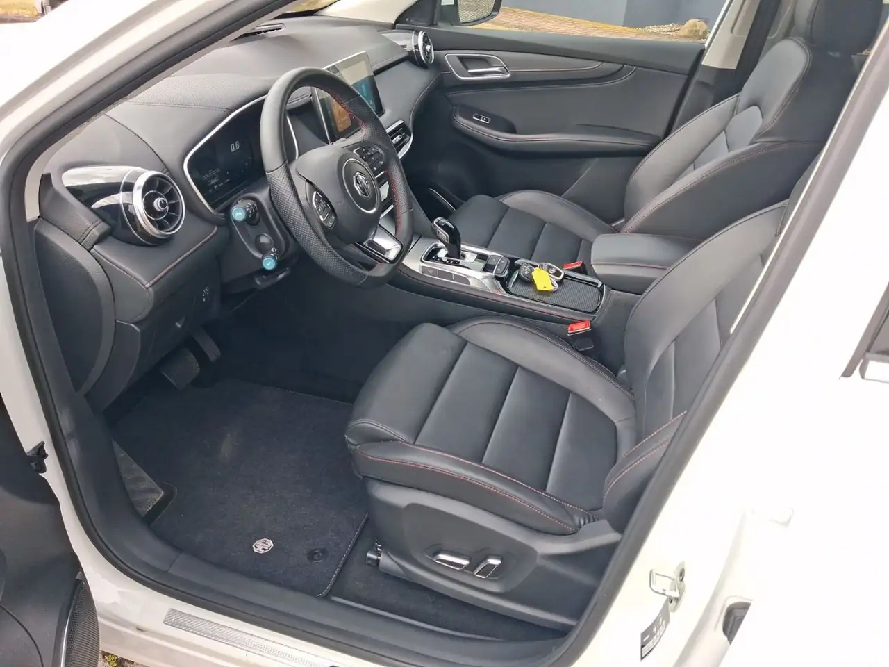 MG HS 1.5 LEDER PDC ALU TEMPOMAT — Vehicle gallery 11