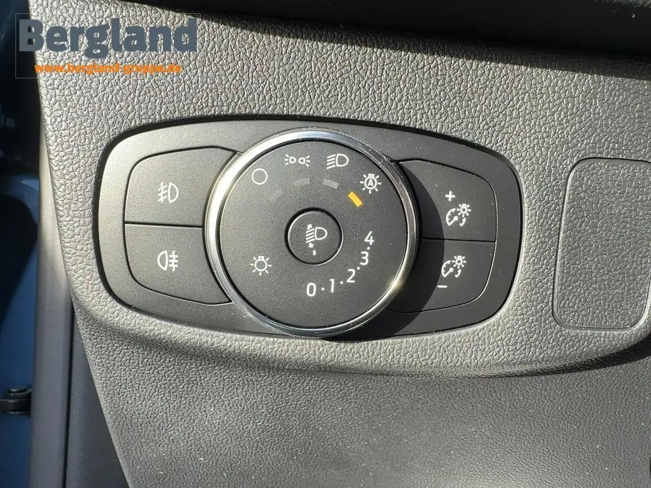 Ford Focus Titanium X 1,0 l EcoBoost MHEV 125 PS — معرض صور السيارة 12