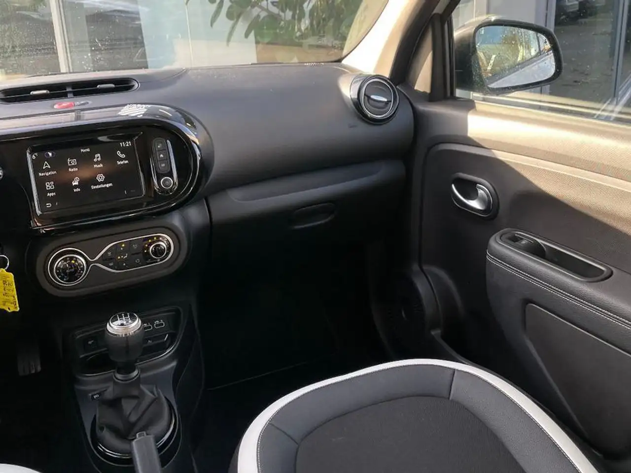 Renault Twingo Urban Night — Galerie du véhicule 11