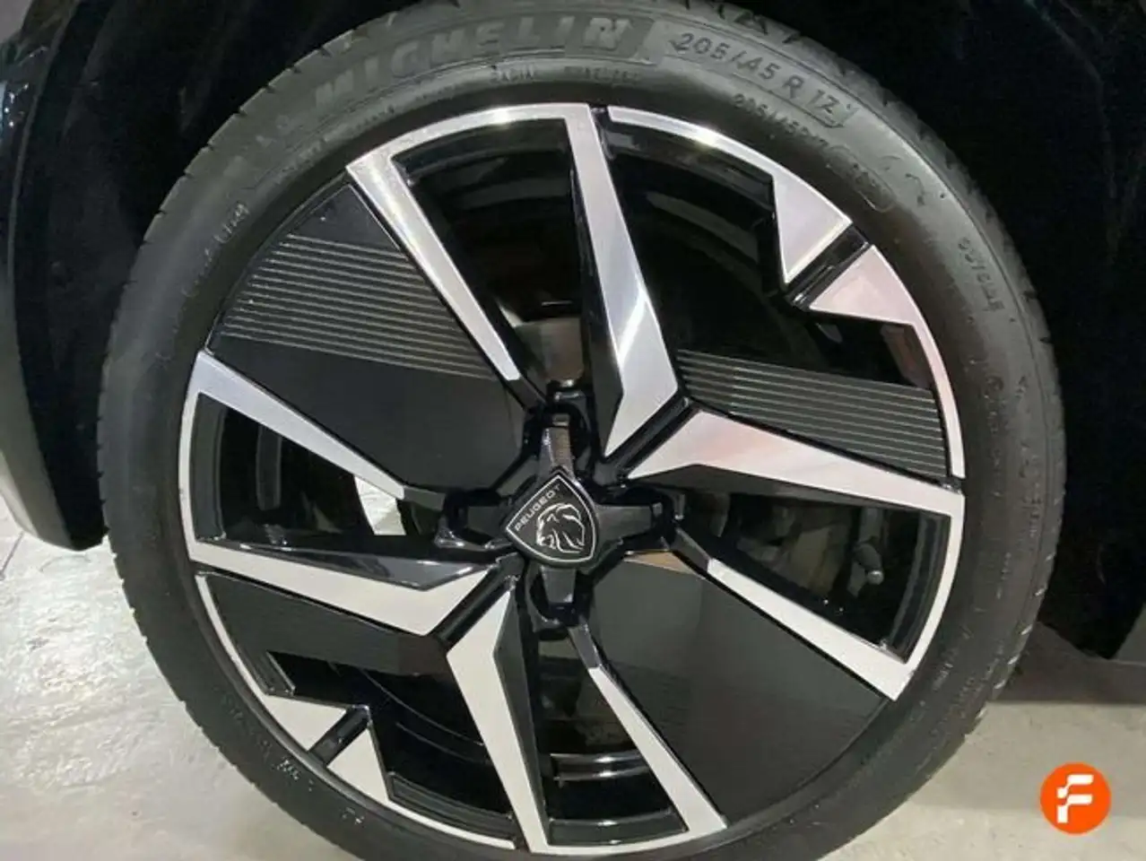Peugeot 208 GT Puretech 100 — معرض صور السيارة 21