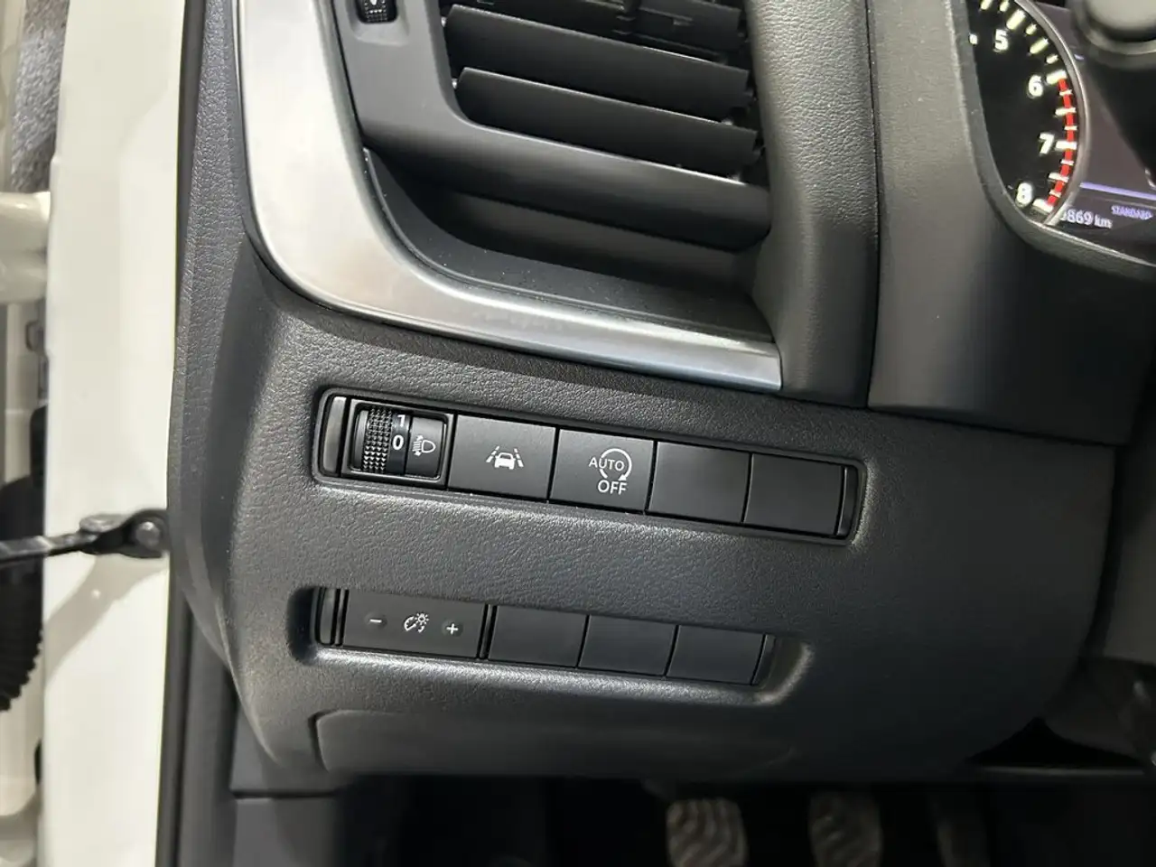 Nissan Qashqai 1.3 DIG-T mHEV 12V Acenta 4x2 103kW — معرض صور السيارة 19