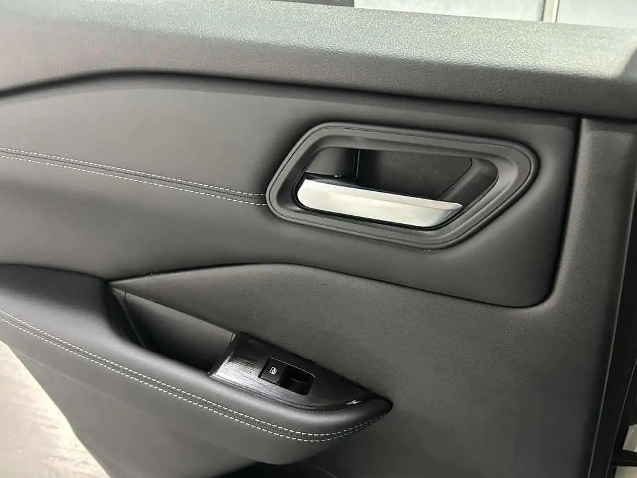 Nissan Qashqai 1.3 DIG-T mHEV 12V Acenta 4x2 103kW — معرض صور السيارة 17