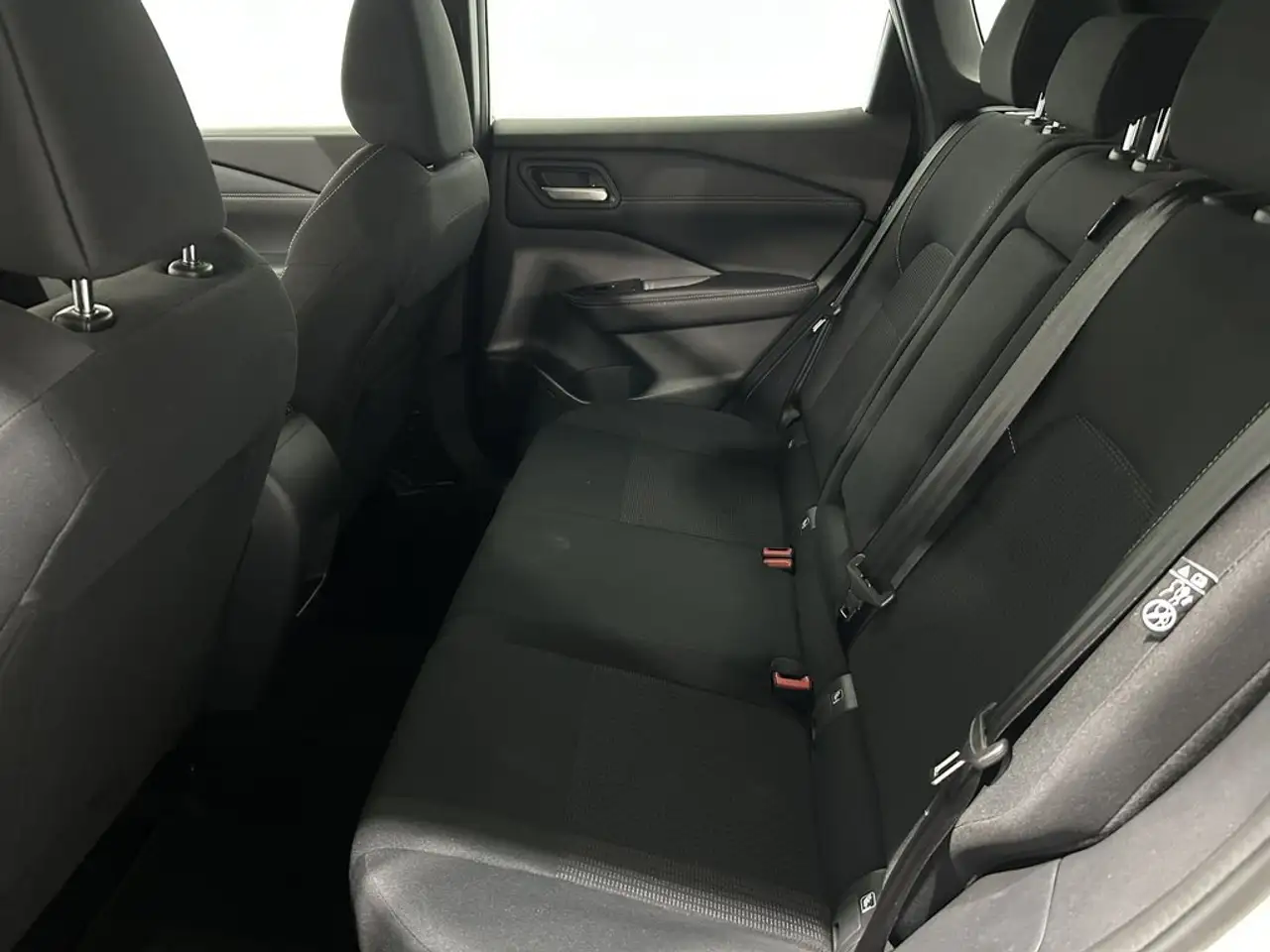 Nissan Qashqai 1.3 DIG-T mHEV 12V Acenta 4x2 103kW — معرض صور السيارة 13
