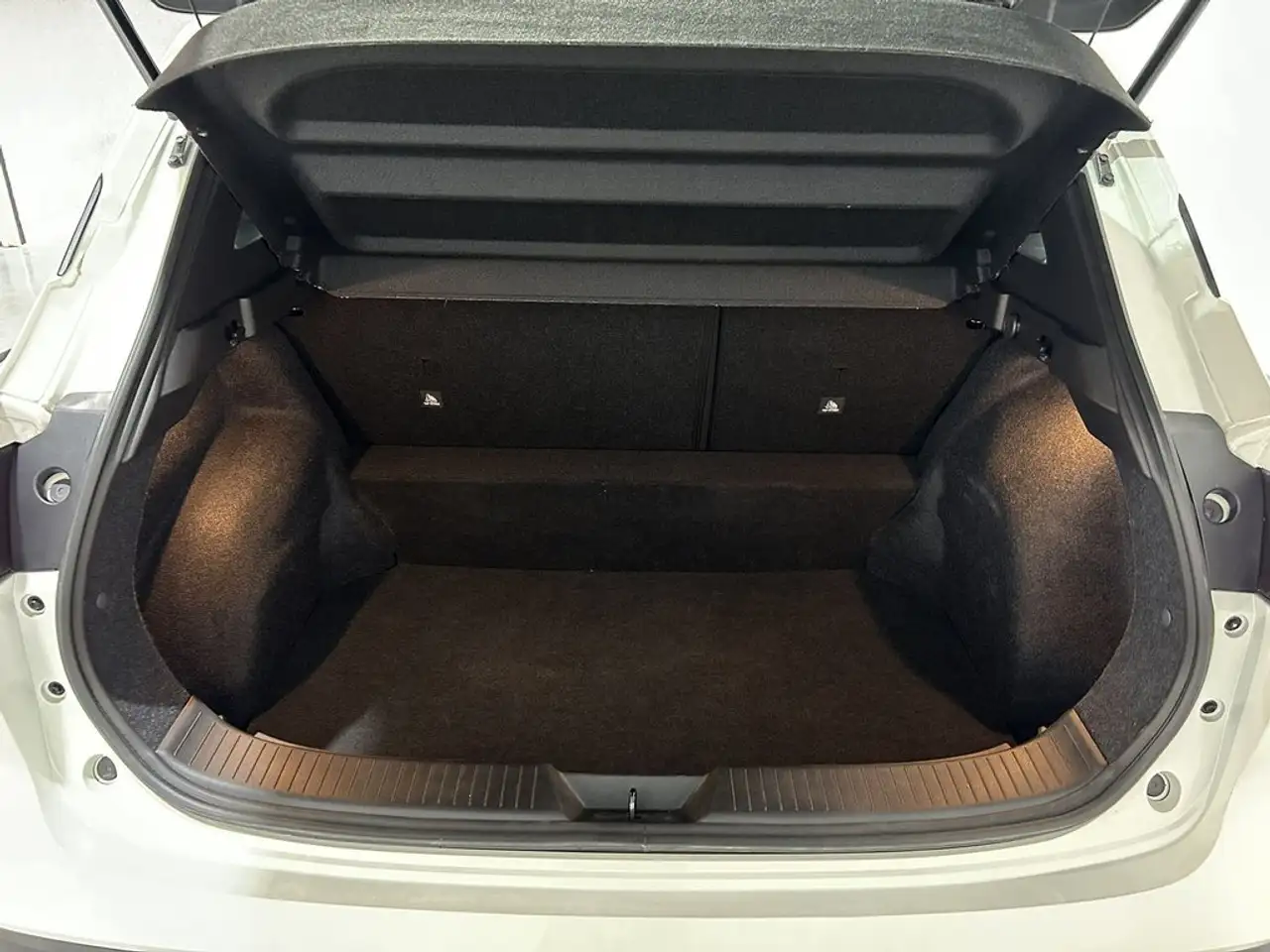 Nissan Qashqai 1.3 DIG-T mHEV 12V Acenta 4x2 103kW — معرض صور السيارة 11