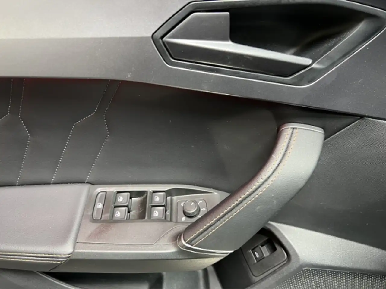 CUPRA Formentor 2.0 TSI VZ+4Drive+LED+NAV+AHK+PARKLENK — معرض صور السيارة 15