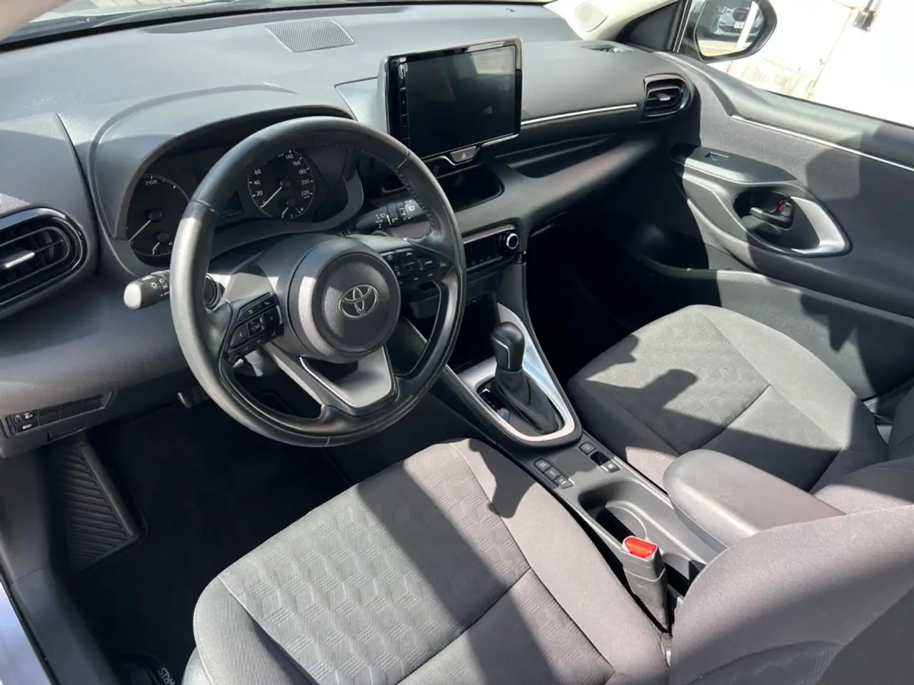 Toyota Yaris 120H 1.5 Style Plus — Vehicle gallery 7