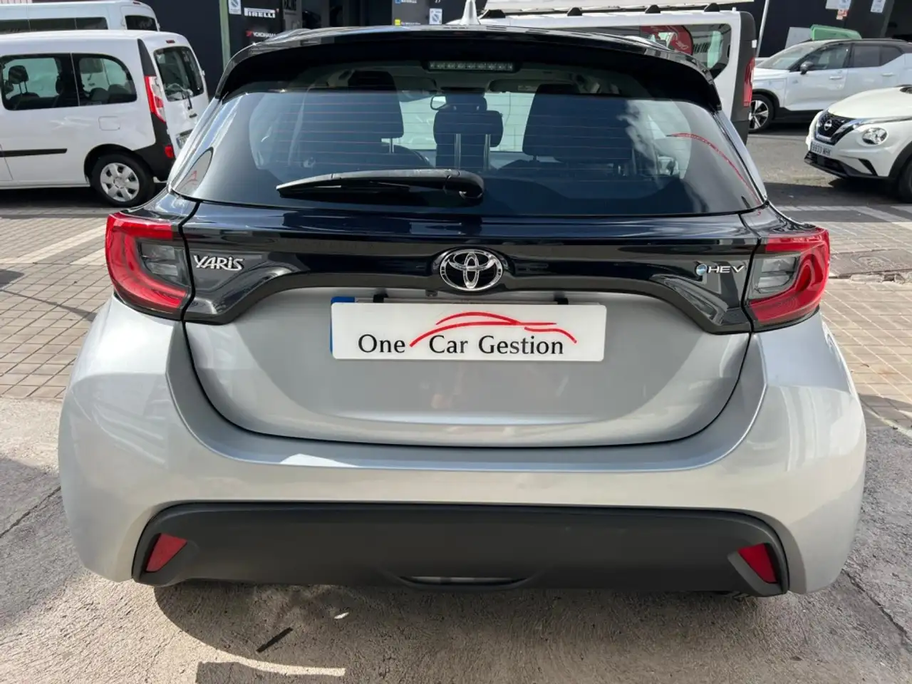 Toyota Yaris 120H 1.5 Style Plus — Vehicle gallery 4