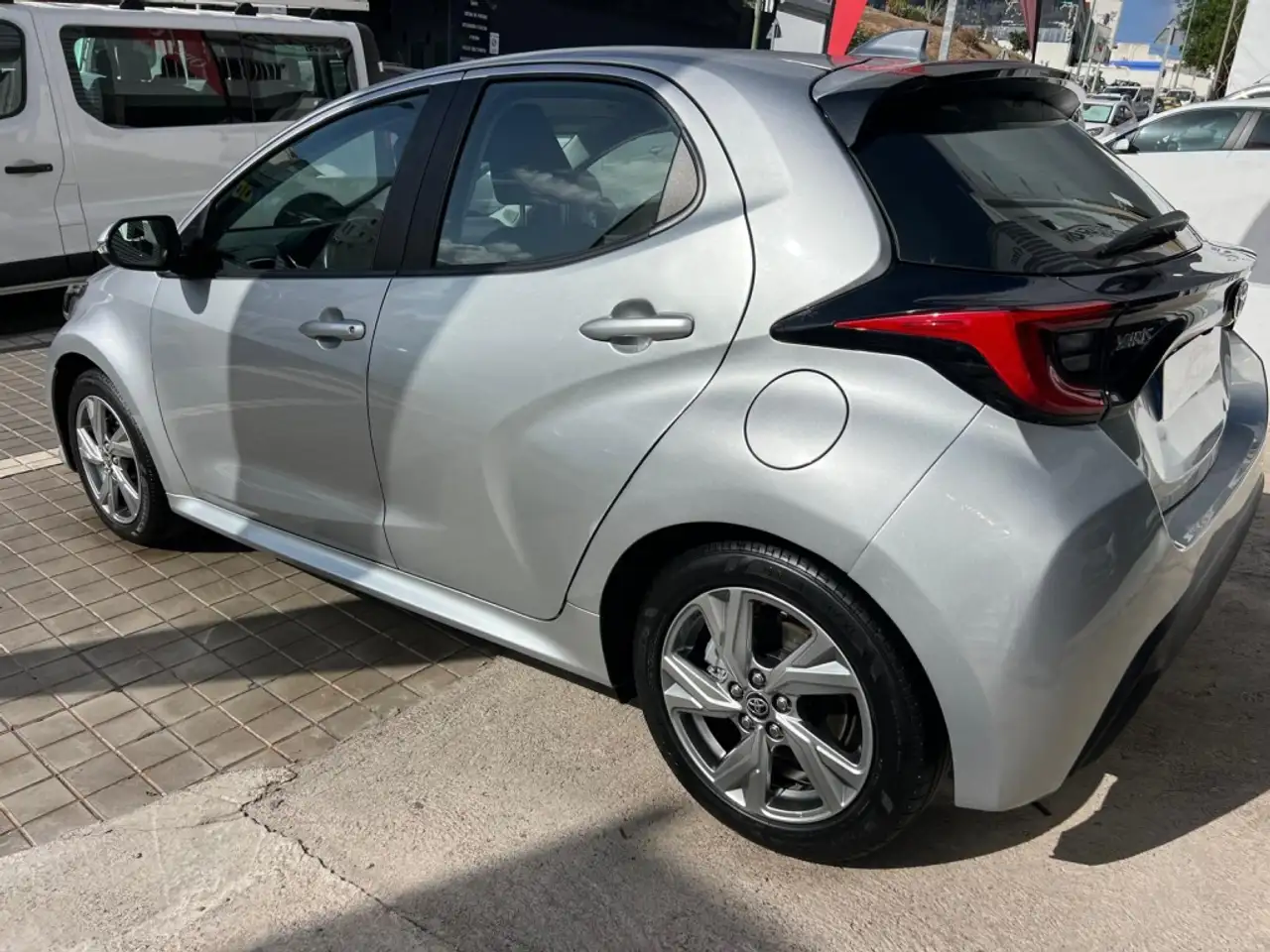 Toyota Yaris 120H 1.5 Style Plus — Vehicle gallery 5