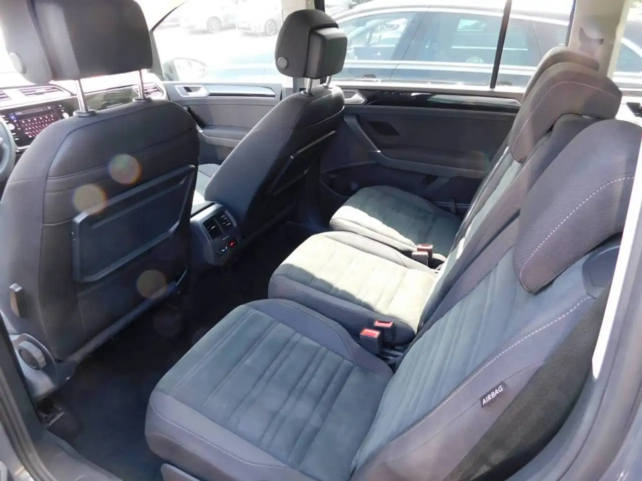 Volkswagen Touran 1.5 TSI DSG HIGHLINE NAVI LED 7-SITZER — معرض صور السيارة 18