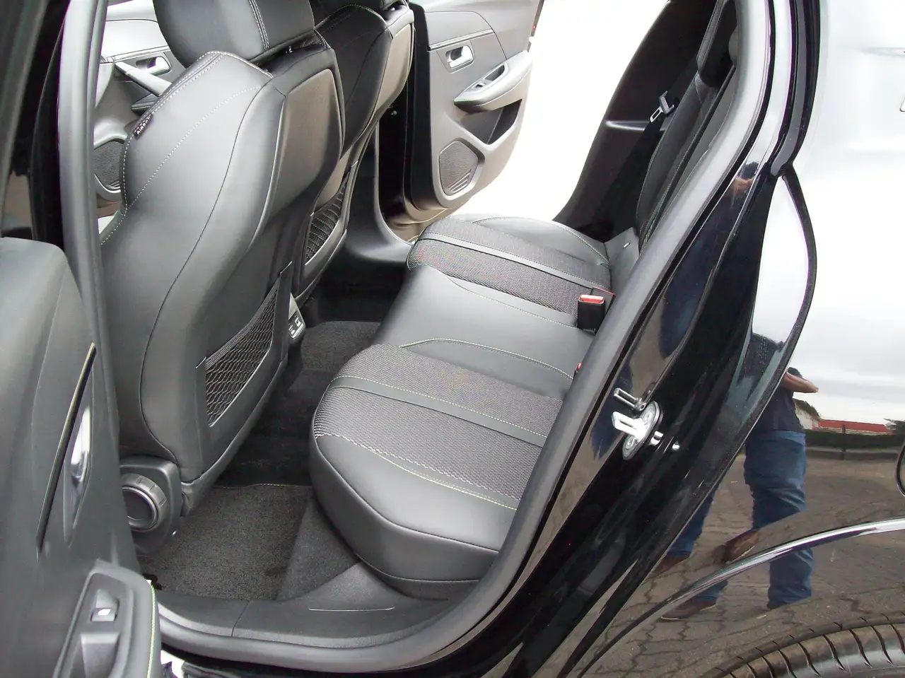 Peugeot 208 208 PureTech 100 GT — Galería del vehículo 7