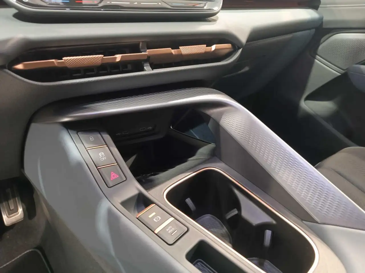 CUPRA Terramar 1.5 eTSI 110 DSG — معرض صور السيارة 19
