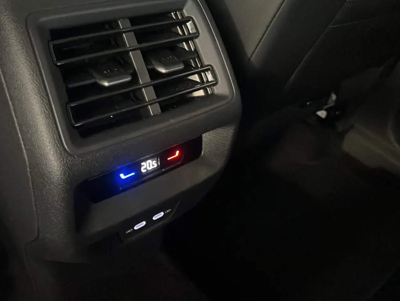Volkswagen Tiguan 1.5 eTSI Life*LED+*Navi*Akustikglas — Vehicle gallery 18