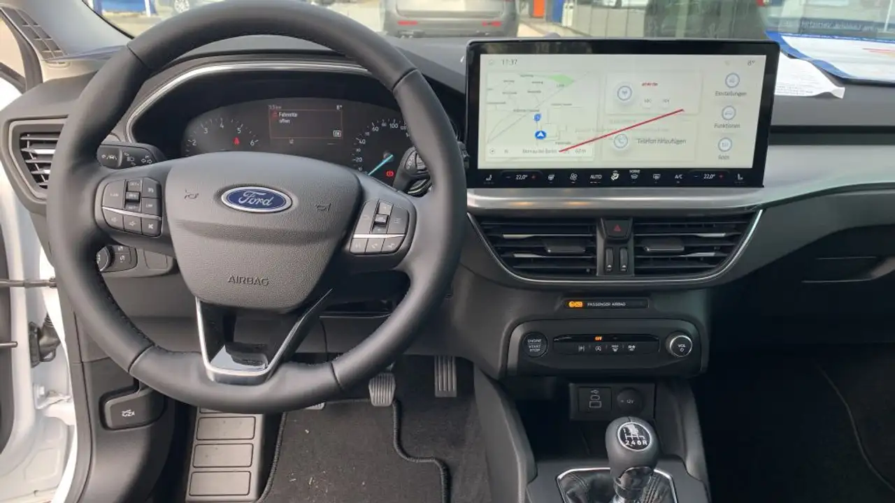Ford Focus 1.0 EcoBoost Hybrid TITANIUM (DEH) — Vehicle gallery 10
