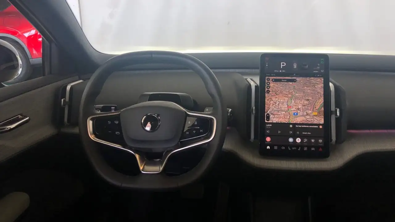 Volvo EX30 Single Extended Range Plus RWD — Galería del vehículo 12