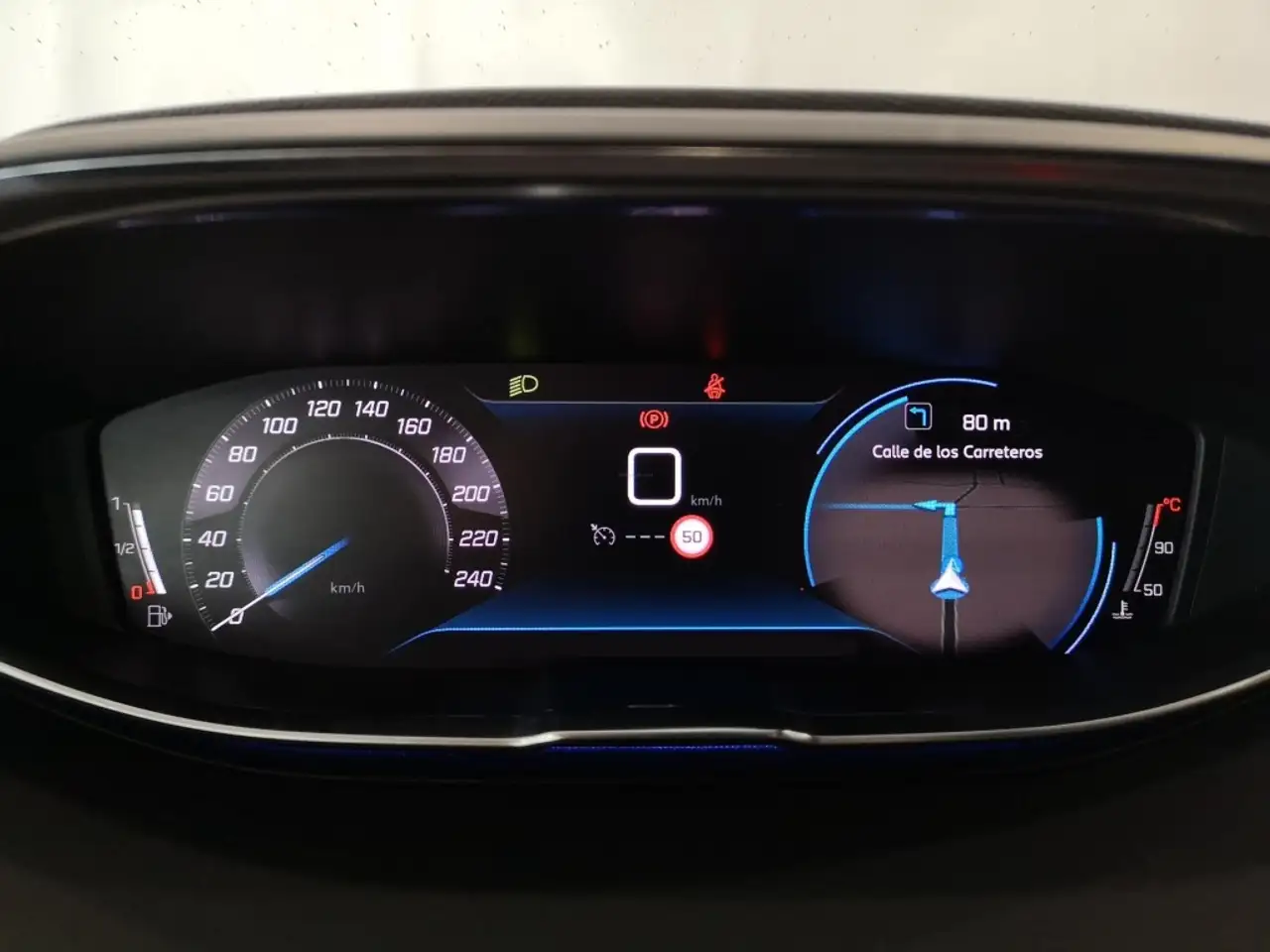 Peugeot 3008 1.2 PURETECH 130 ALLURE PACK GPS LL18 RADAR AR+CAM — معرض صور السيارة 25