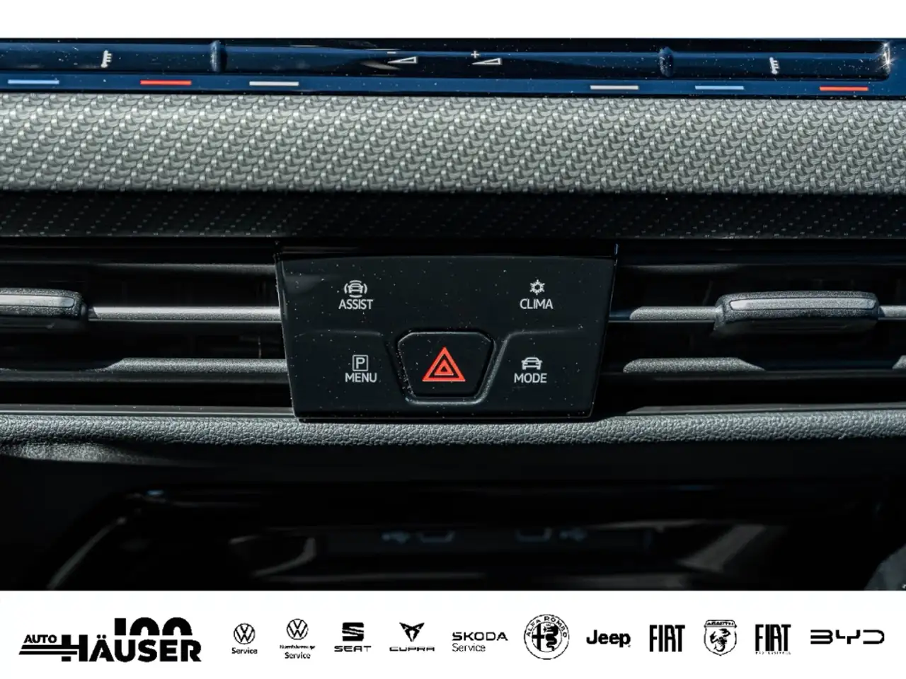 Volkswagen Golf VIII R-Line 1.5 eTSI DSG AHK HARMAN-KARDON MATRIX- — Galería del vehículo 26