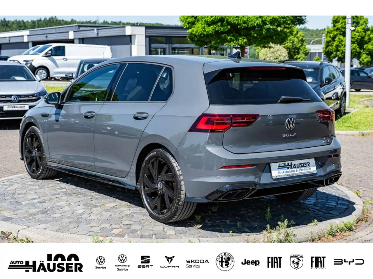 Volkswagen Golf VIII R-Line 1.5 eTSI DSG AHK HARMAN-KARDON MATRIX- — Galería del vehículo 4