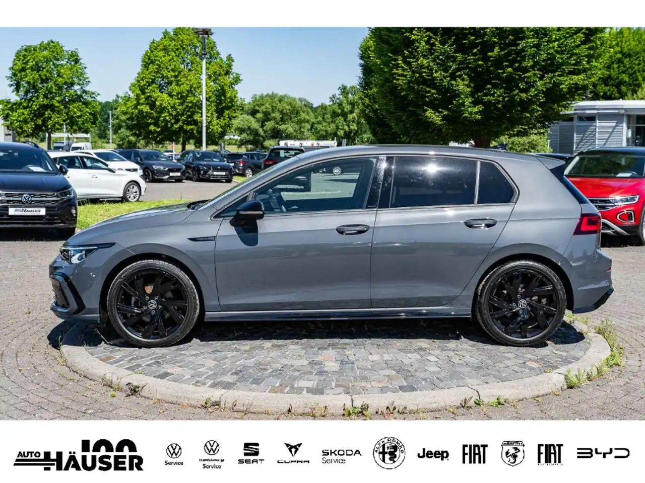 Volkswagen Golf VIII R-Line 1.5 eTSI DSG AHK HARMAN-KARDON MATRIX- — Galería del vehículo 3