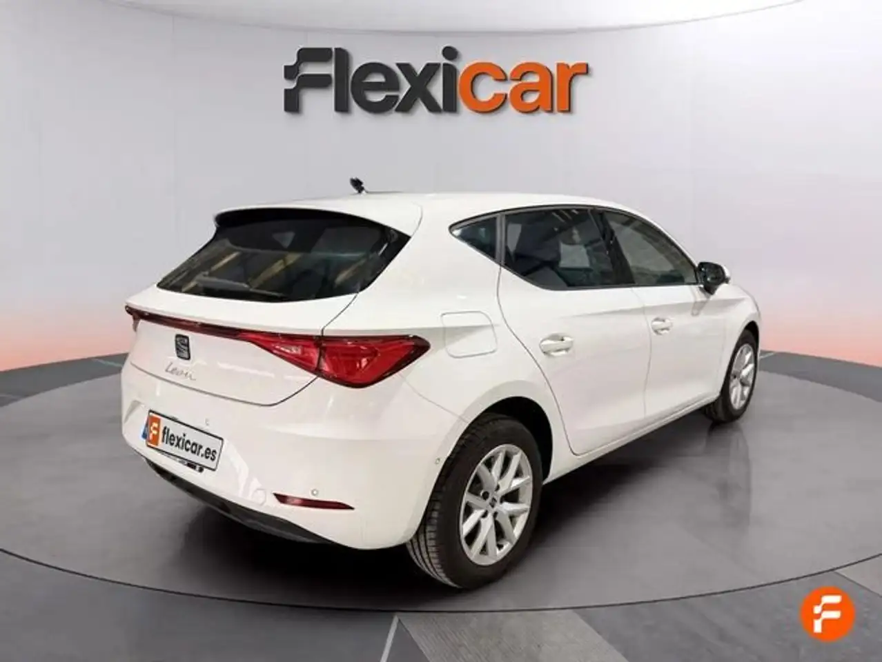 SEAT Leon 1.0 TSI S&S Style XS 110 — معرض صور السيارة 7
