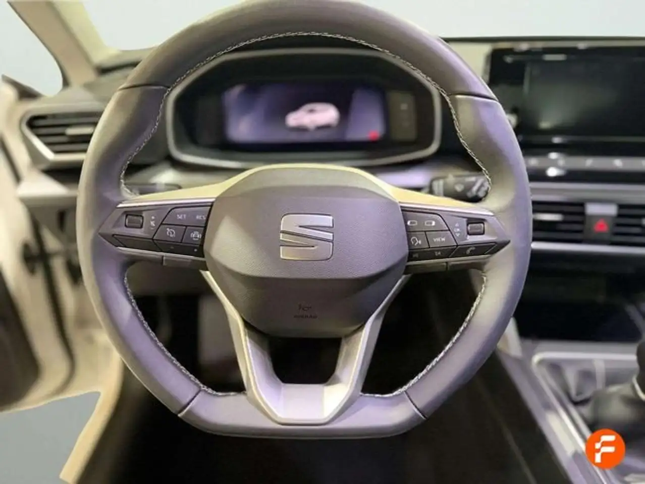 SEAT Leon 1.0 TSI S&S Style XS 110 — معرض صور السيارة 9