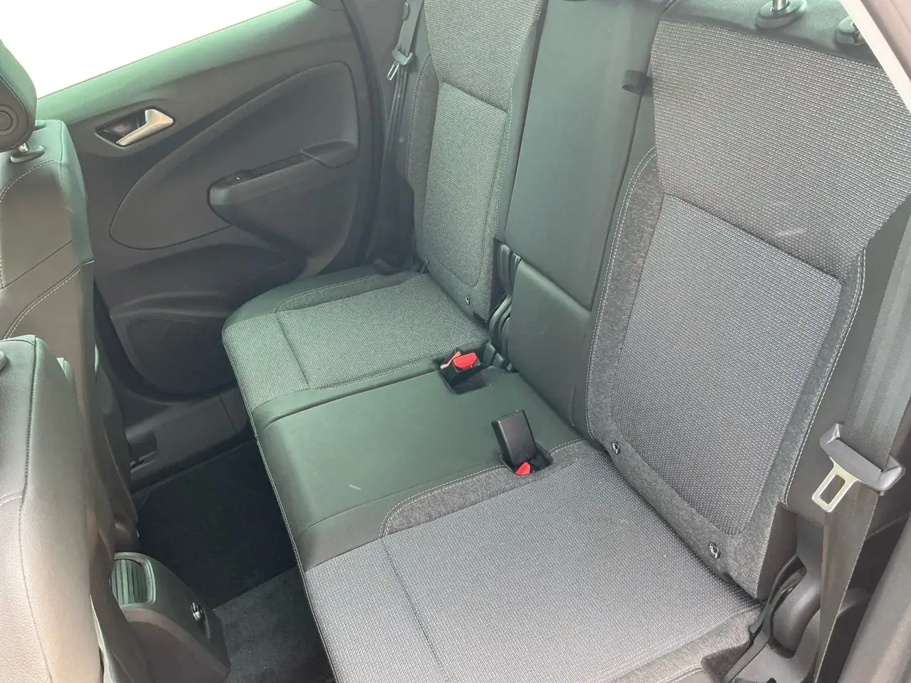 Opel Crossland Elegance Paket **SEHR WENIG KILOMETER** — Galerie du véhicule 15