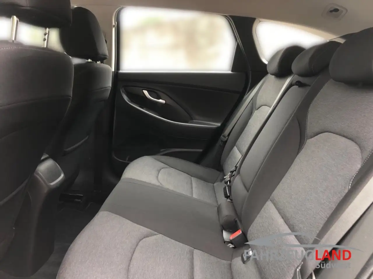 Hyundai i30 cw Trend Mild-Hybrid Navi 7G-DCT LED Klimaatm. Rüc — Galería del vehículo 11