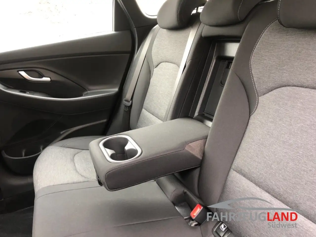 Hyundai i30 cw Trend Mild-Hybrid Navi 7G-DCT LED Klimaatm. Rüc — Galería del vehículo 14