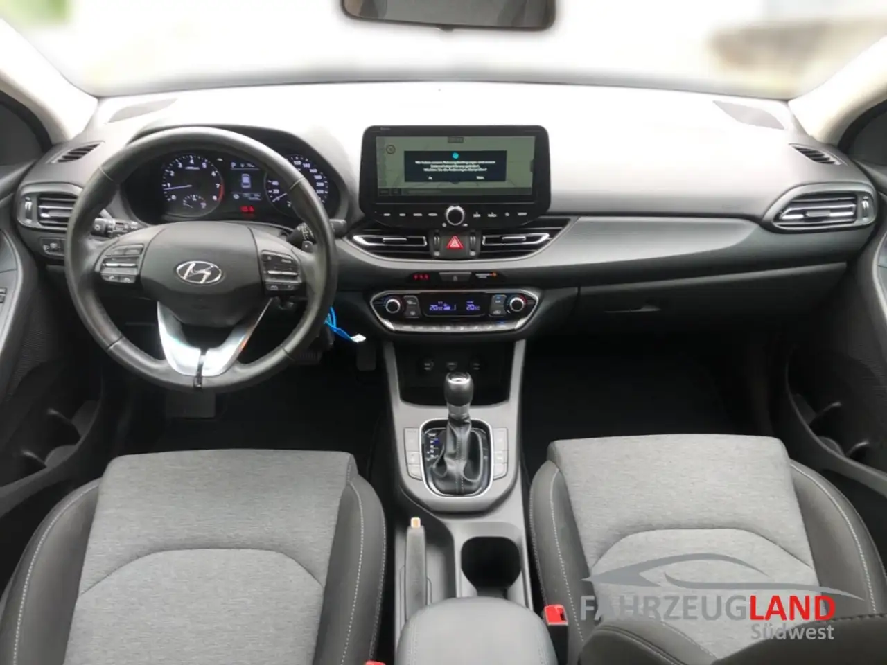 Hyundai i30 cw Trend Mild-Hybrid Navi 7G-DCT LED Klimaatm. Rüc — Galería del vehículo 10