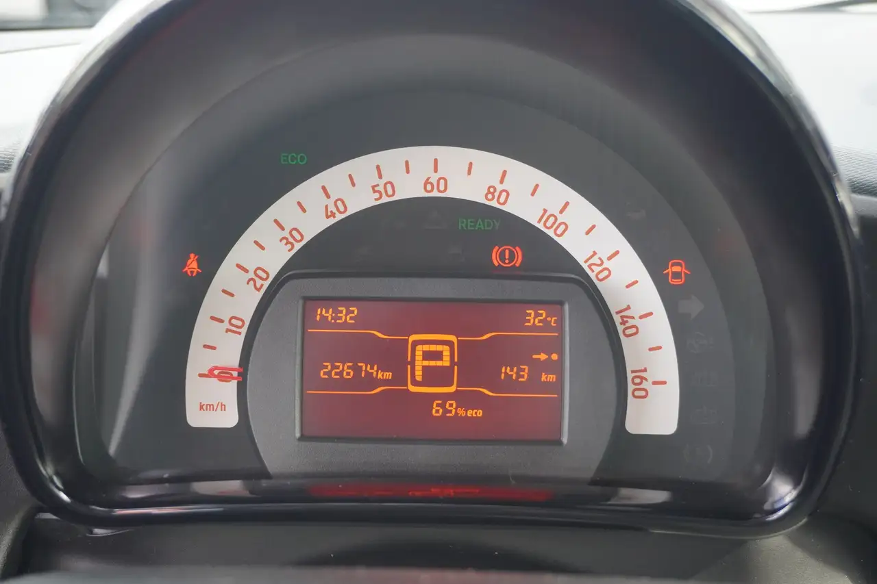 smart forTwo fortwo electric drive / EQ Klima Tempomat DAB — Galería del vehículo 19