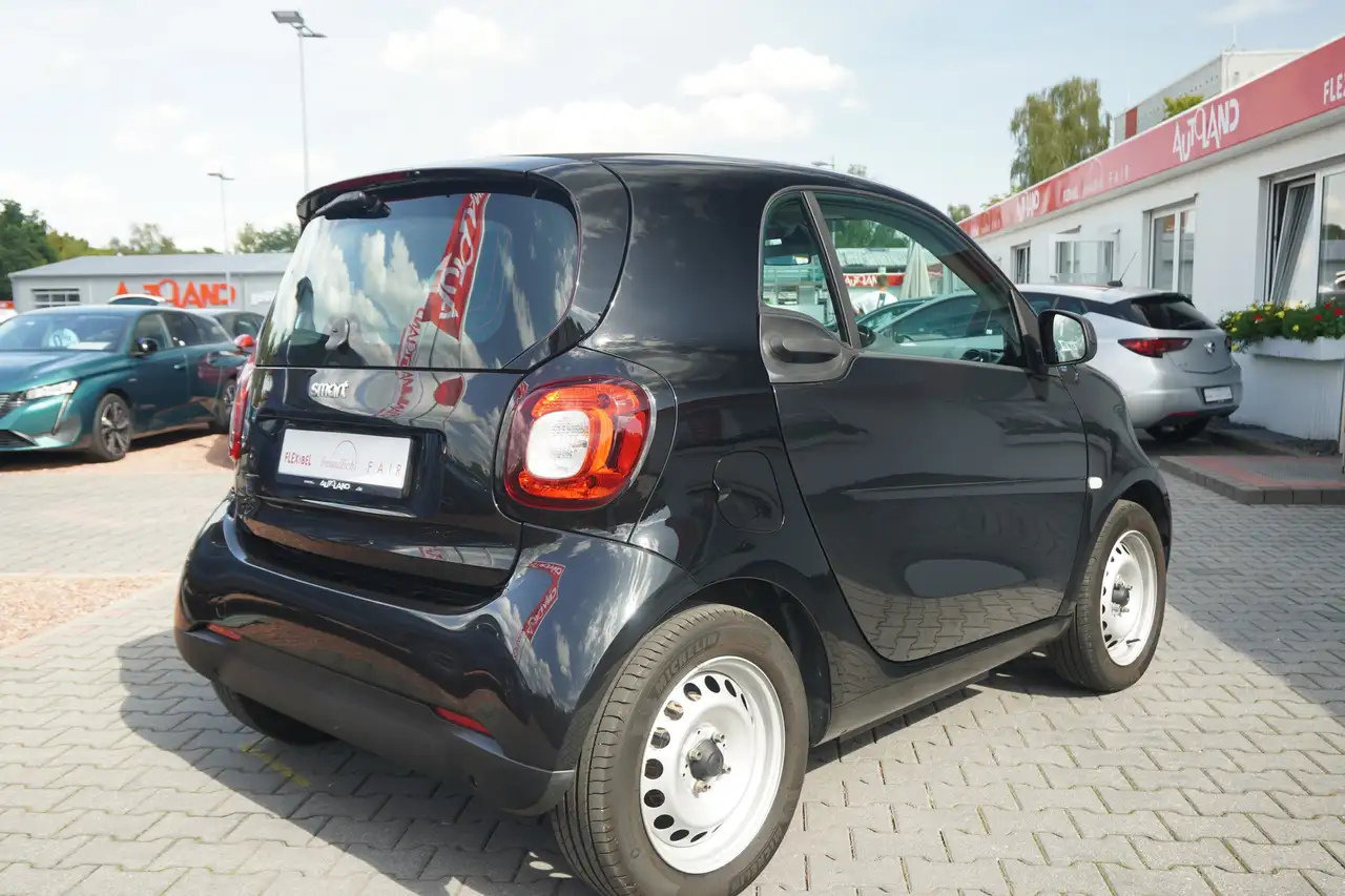 smart forTwo fortwo electric drive / EQ Klima Tempomat DAB — Galería del vehículo 6