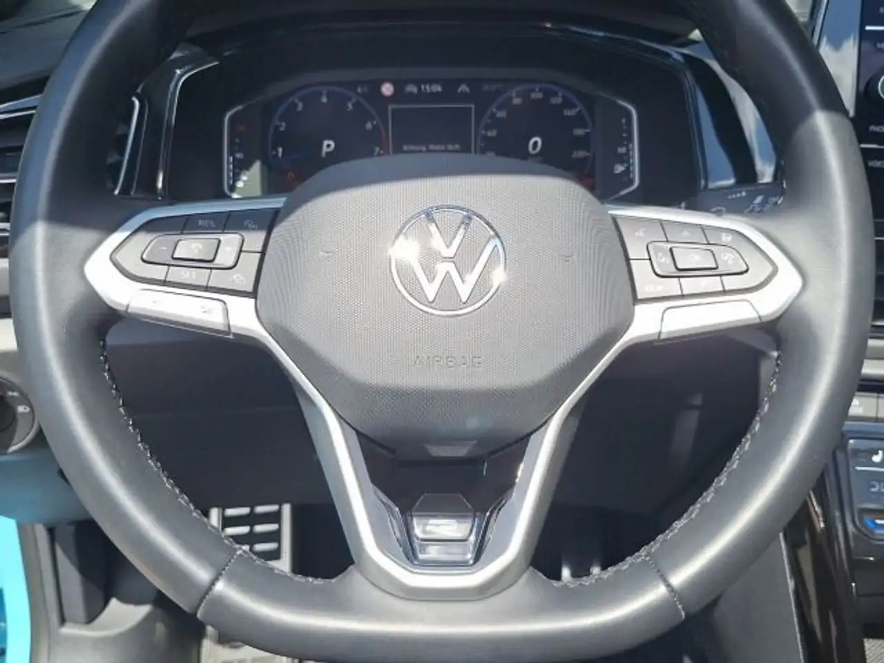 Volkswagen T-Roc T-Roc Cabrio 1.5 TSI DSG R-LINE AHK NAVI KAMERA — Galería del vehículo 9