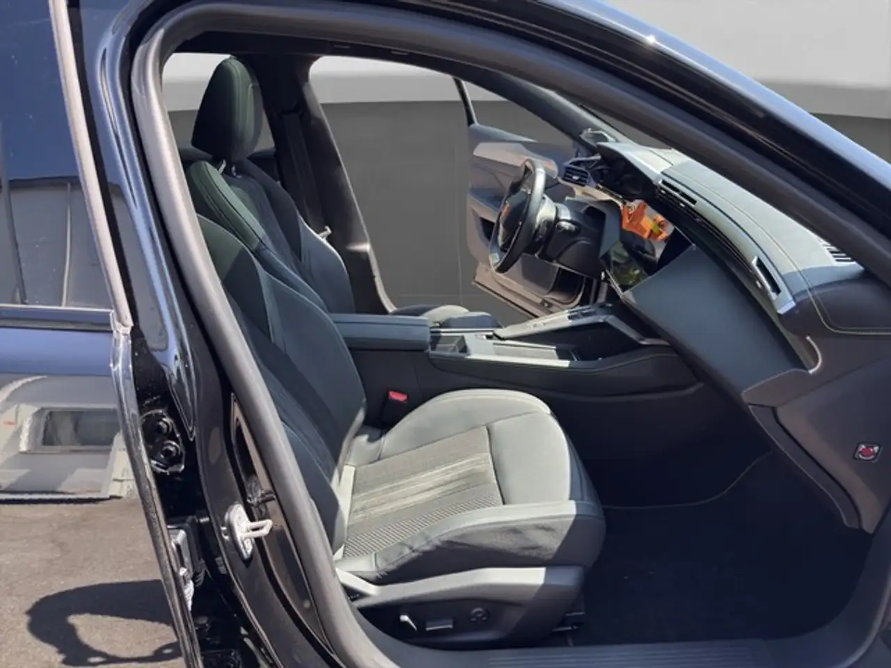 Peugeot 408 GT EAT 8 SCHIEBEDACH NAVI KAMERA PDC SHZ KEYLESS — معرض صور السيارة 9