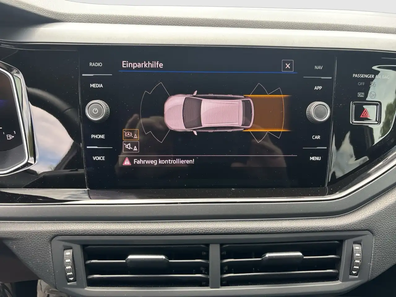 Volkswagen Taigo 1.0 R-LINE ACC MATRIX CARPLAY LM17 SITZHZ. — Galerie du véhicule 16