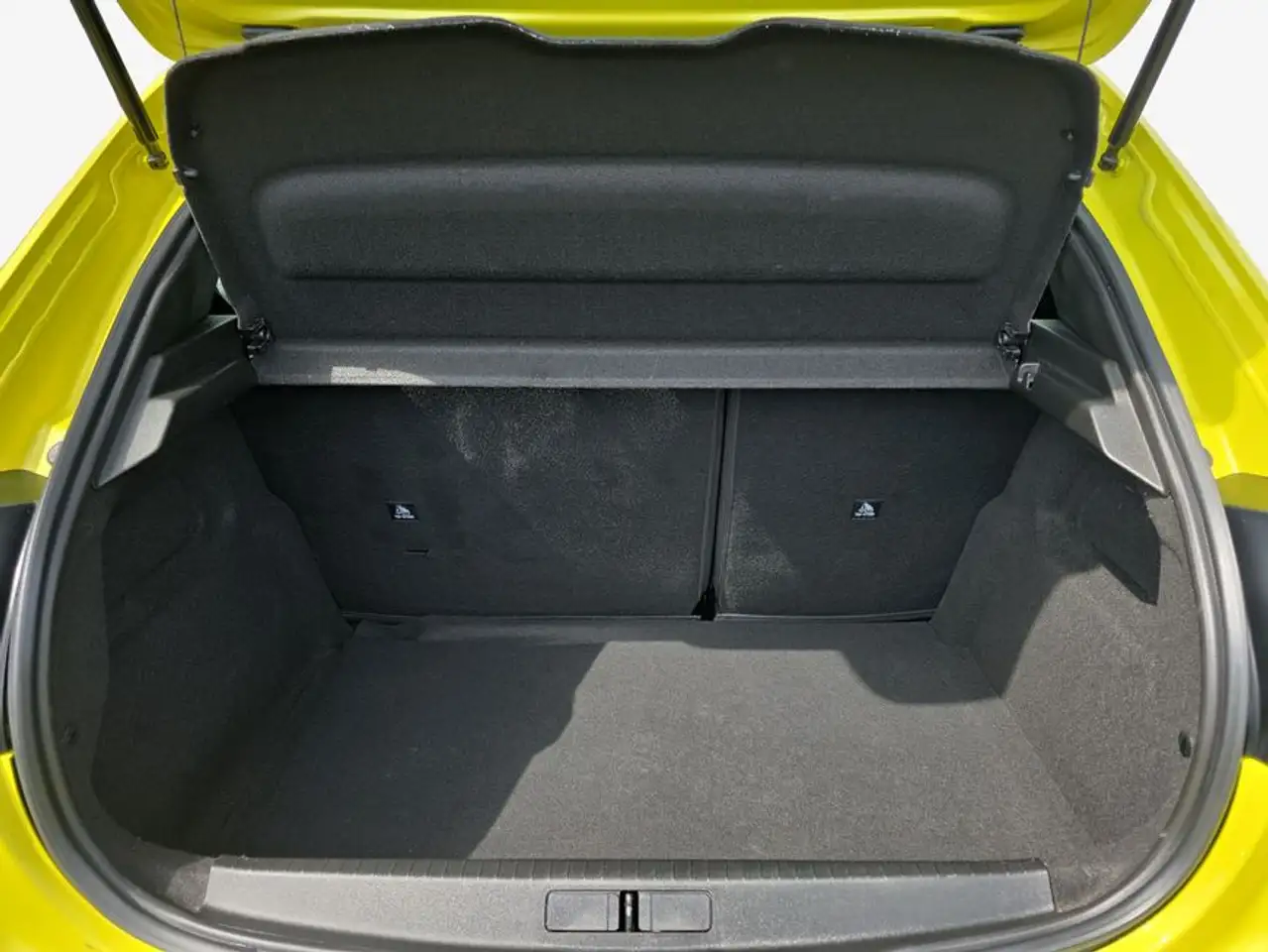 Peugeot 208 PureTech 75 Active CARPLAY+SHZ — Vehicle gallery 8