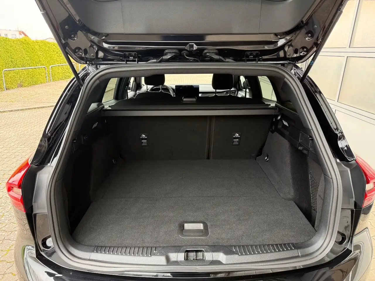 Ford Focus Turnier ST-Line AUTOMATIK BLIS RFK LED ACC — Galerie du véhicule 7