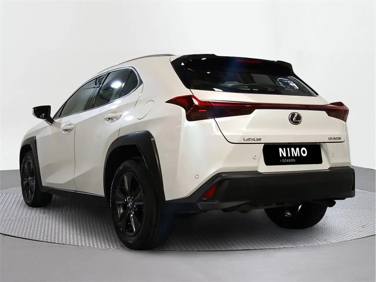 Lexus UX 300e e- Plus — Vehicle gallery 2