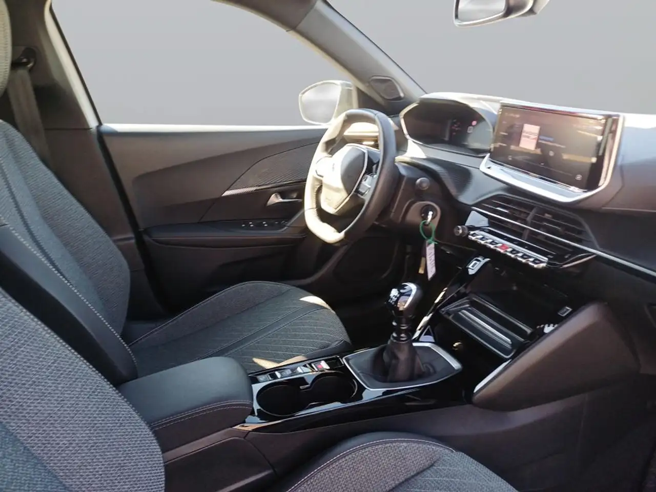 Peugeot 2008 Neuer 2008 Allure PureTech 100 — Vehicle gallery 11