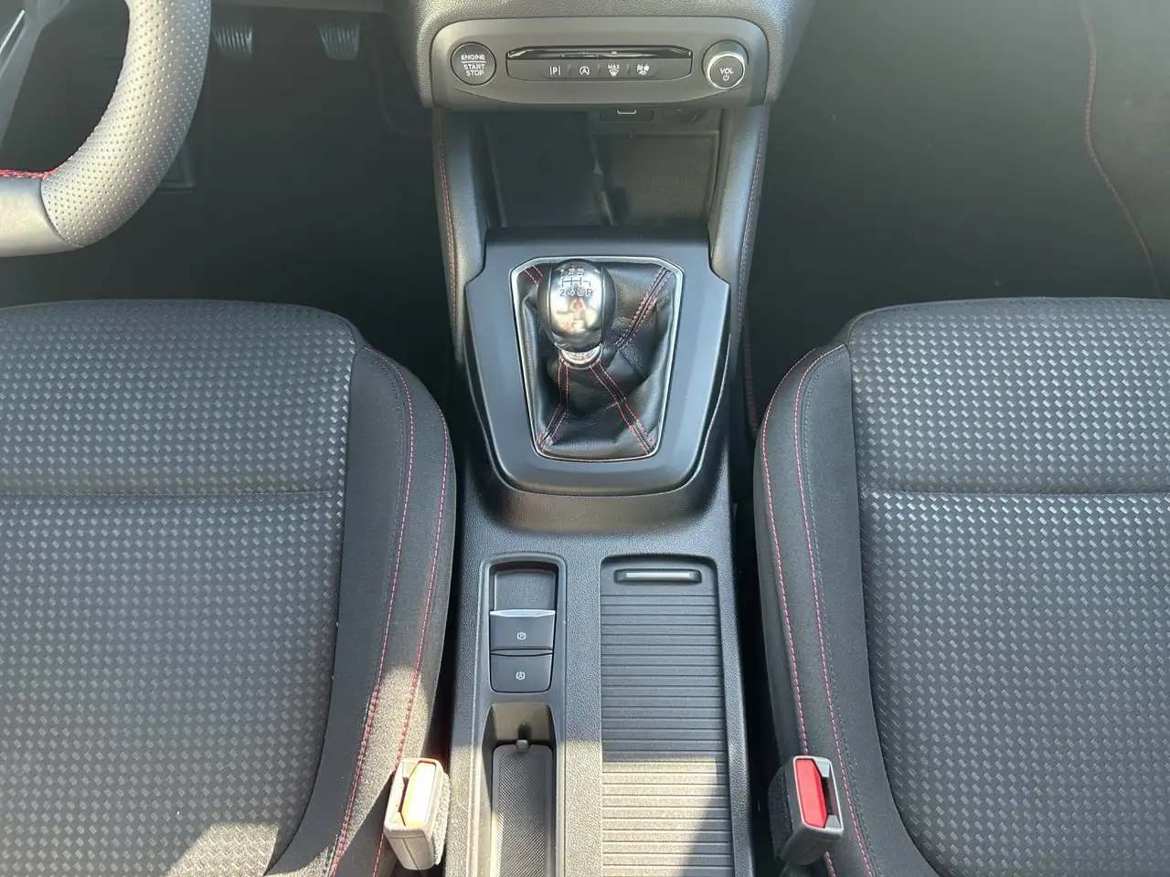 Ford Focus Turnier ST-Line X LED/ACC/KAMERA/NAVI/HUD/ — Galerie du véhicule 9