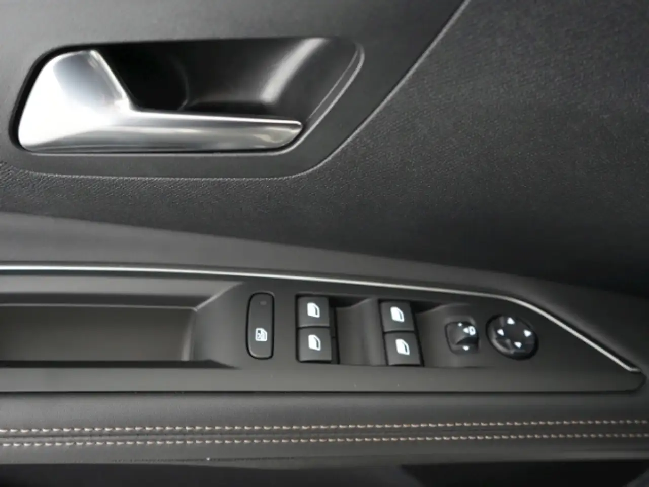 Peugeot 3008 GT HYBRID 145 e-DSC6+AHK+NAVI+360 GRAD KAMERA+PANO — معرض صور السيارة 20
