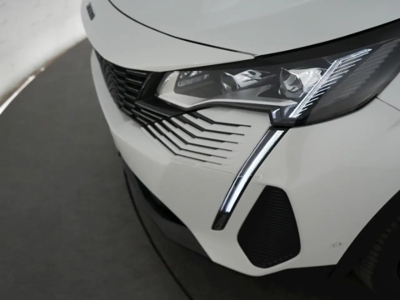 Peugeot 3008 GT HYBRID 145 e-DSC6+AHK+NAVI+360 GRAD KAMERA+PANO — معرض صور السيارة 21