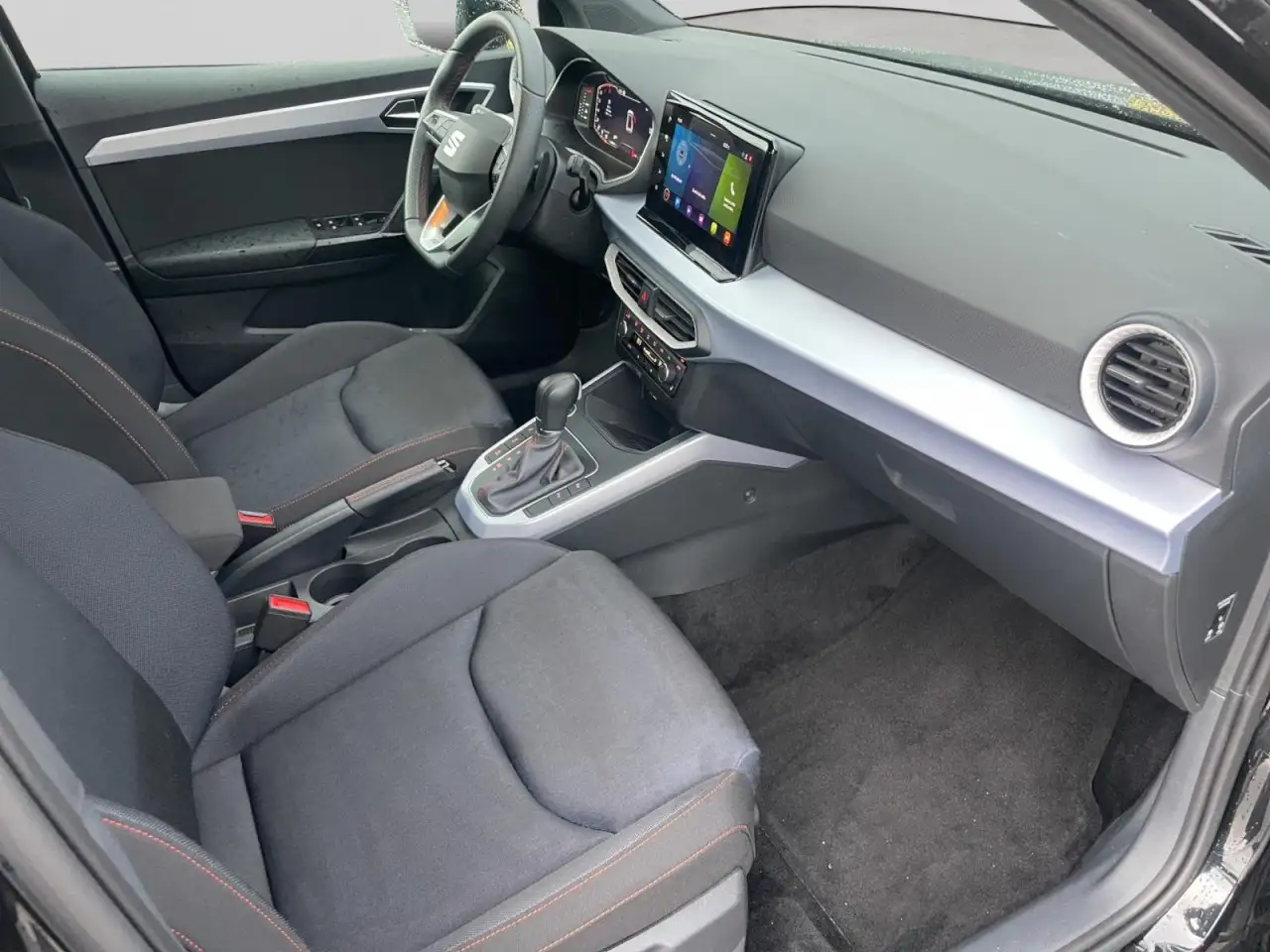 SEAT Arona FR TSI DSG Navi ACC Kamera SHZ Totwinkel — Galería del vehículo 15