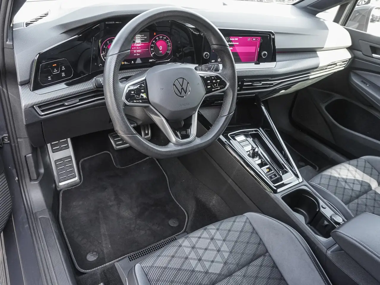 Volkswagen Golf 1.5 eTSI DSG R-Line LED AMBIENTE 17ALU PDC — Vehicle gallery 9