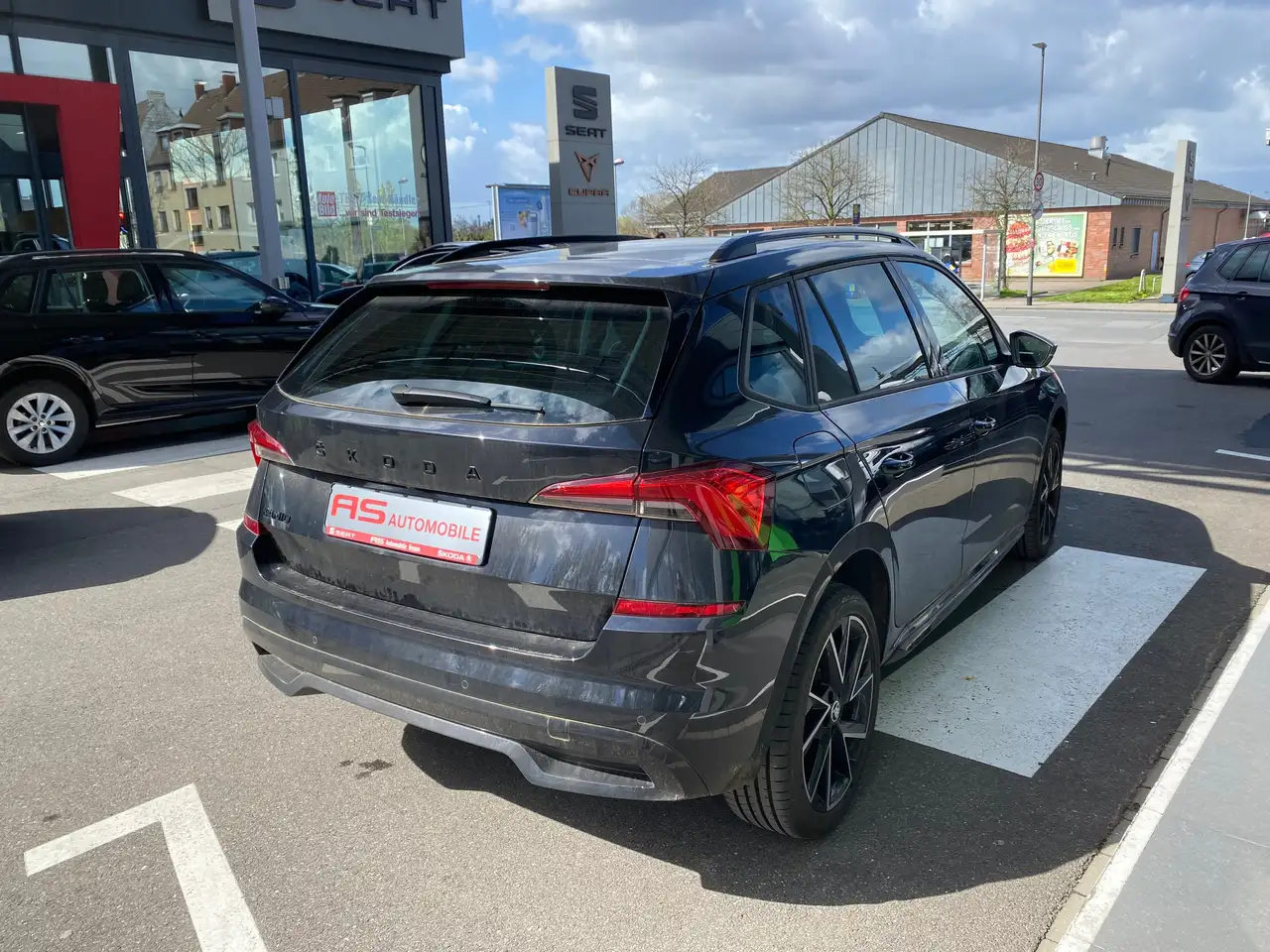 Skoda Kamiq Monte Carlo mit Panorama,Navi, Kamera — معرض صور السيارة 6
