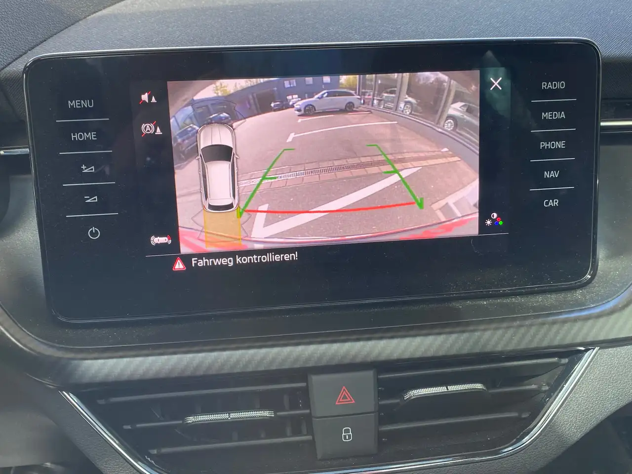 Skoda Kamiq Monte Carlo mit Panorama,Navi, Kamera — معرض صور السيارة 18