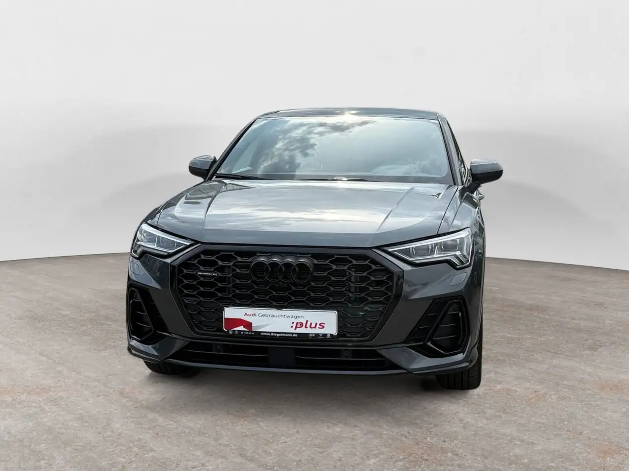 Audi Q3 45 TFSI S-tronic qu. S-Line *Matrix — Galería del vehículo 9