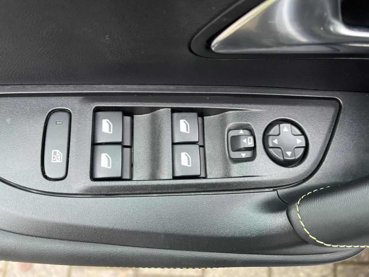 Peugeot 2008 Allure PureTech 130 EAT8*Navi*360°Kam*Shz — Vehicle gallery 19