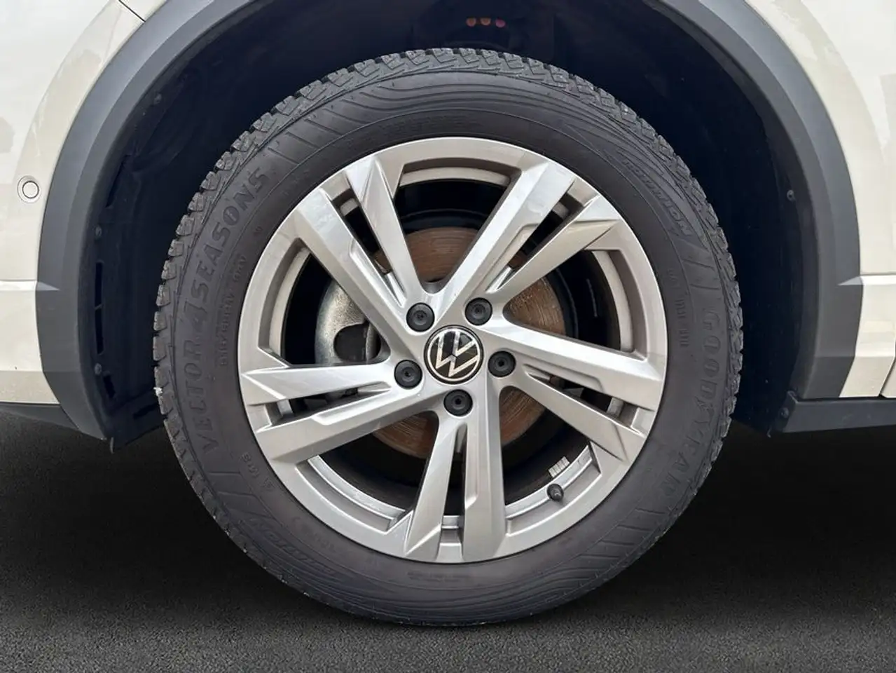 Volkswagen T-Roc 1.0 TSI R-Line SHZ APP RFK GJR LED — Galería del vehículo 7